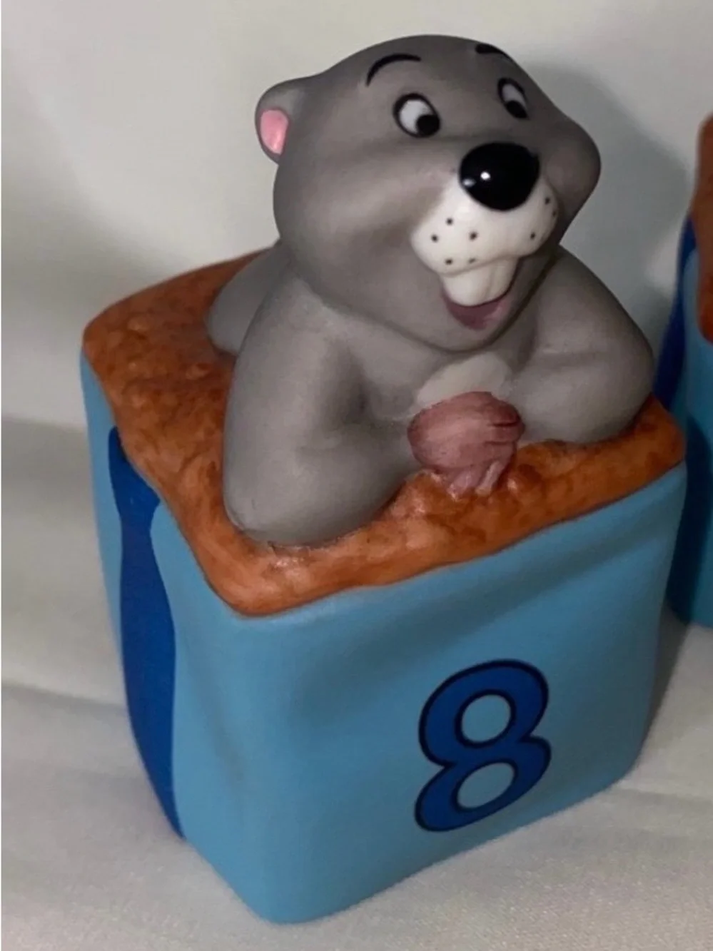 Disney pooh & Friends Number 8 Block Toy porcelain figurine vintage